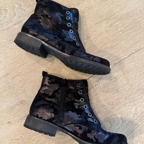 Dolce Vita sparkle camo boots size 5 girls. Skirt & sweater sold separately.EC - Picture 3 of 6